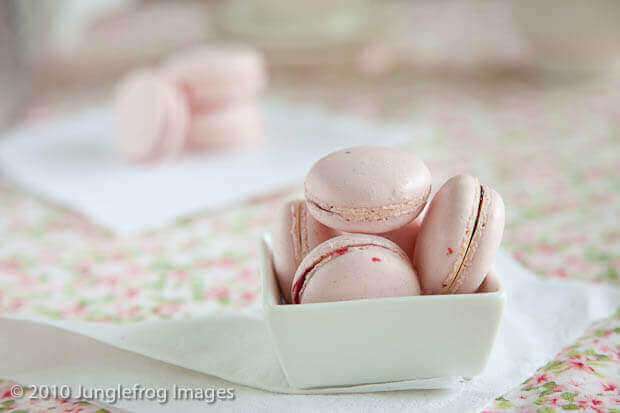 Pink macarons | insimoneskitchen.com