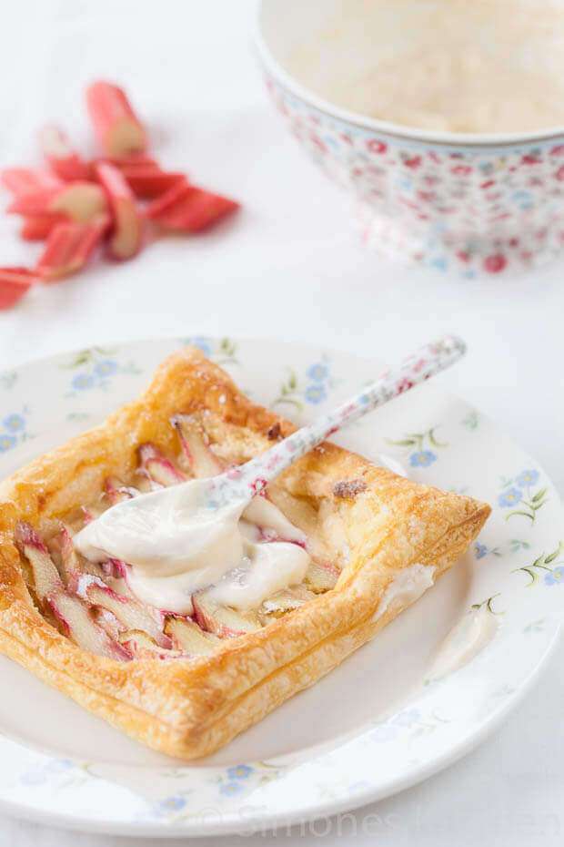 Creamy rhubarb tarts | insimoneskitchen.com