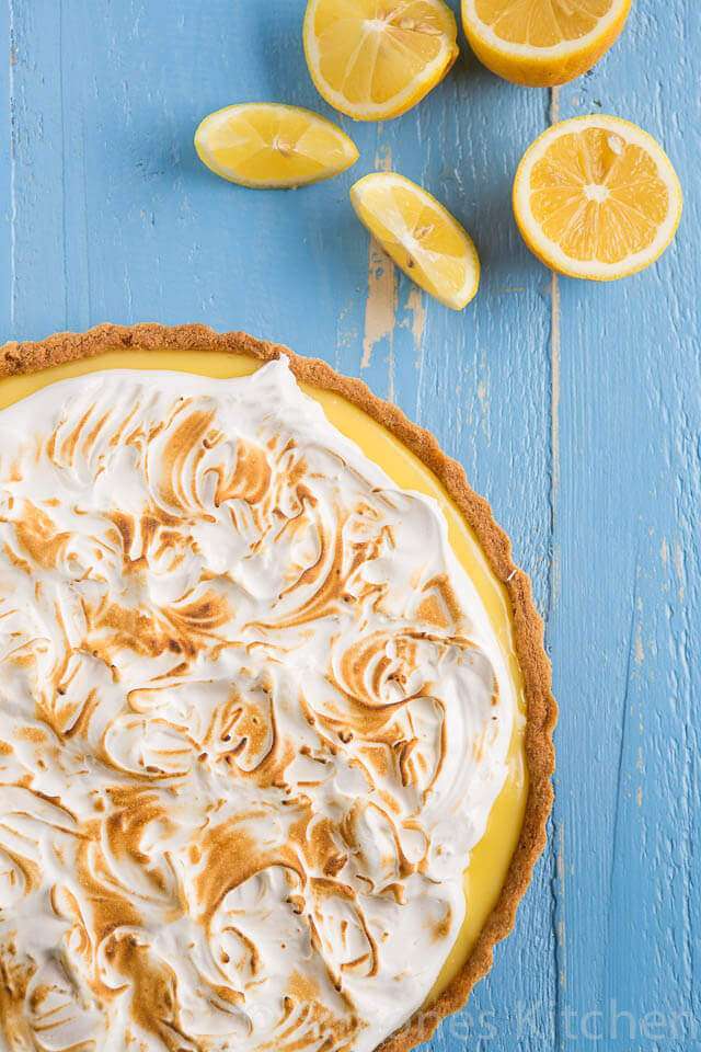Delicious lemon meringue pie. Insimoneskitchen.com