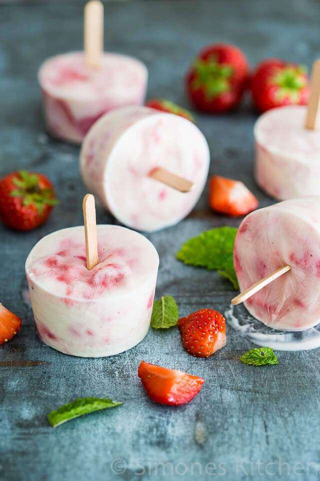 strawberry yoghurt icecream popsicles | insimoneskitchen.com