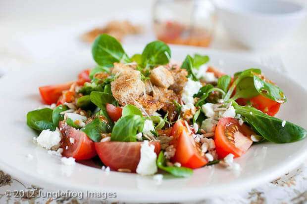 Lamb's lettuce salade with feta and tomatoes | insimoneskitchen.com