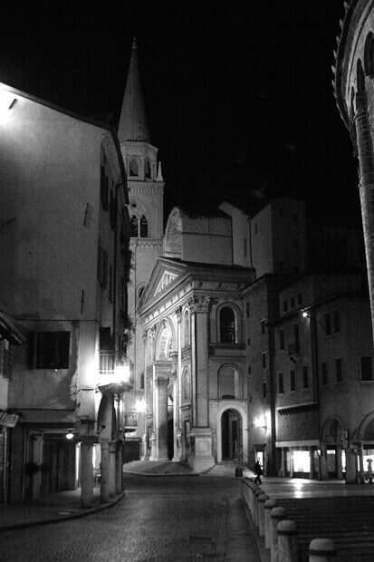 Mantova by night | insimoneskitchen.com