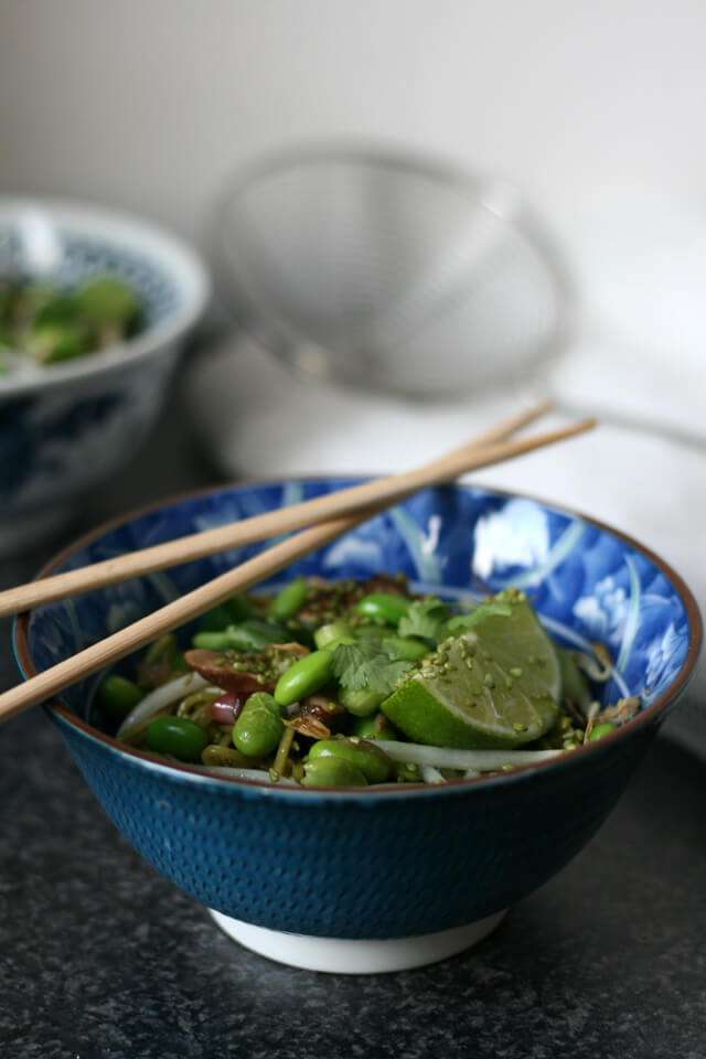 Buckwheat noodles with mushrooms and sesame | insimoneskitchen.com