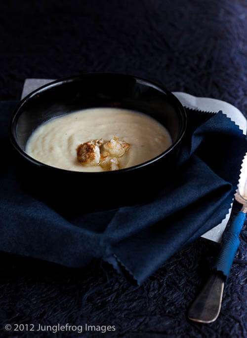 Creamy cauliflower soup | insimoneskitchen.com