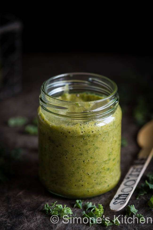 Kale smoothie with maca powder | insimoneskitchen.com