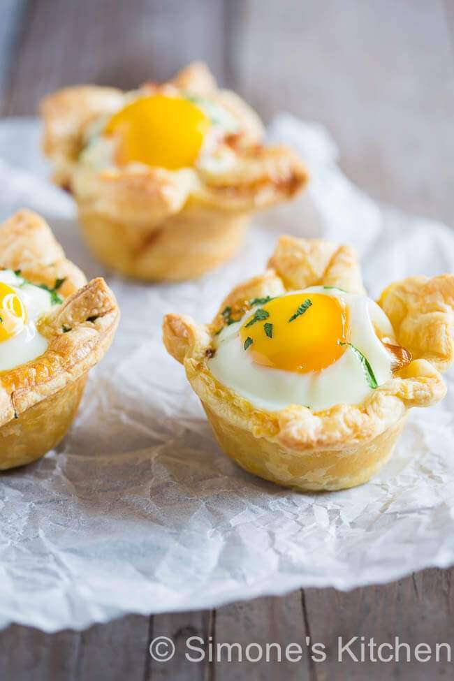 Really quick breakfast pastries with egg | insimoneskitchen.com