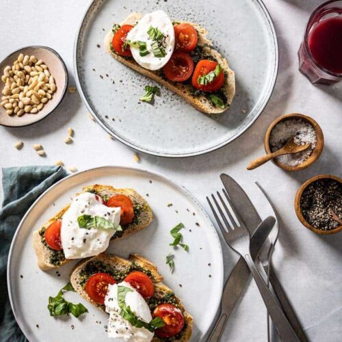 mozzarella and tomato sandwich