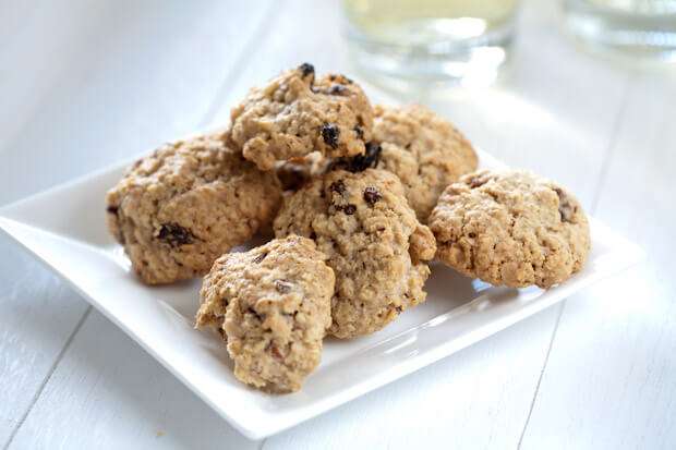 Raisin oatmeal cookies | insimoneskitchen.com