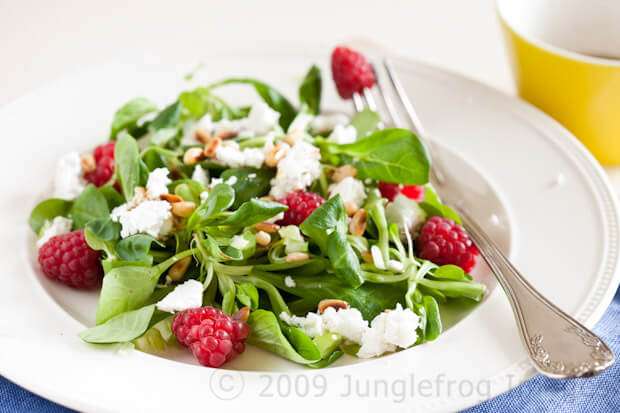 Raspberry goatcheese salad | insimoneskitchen.com