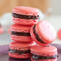 Macarons with chocolate filling | insimoneskitchen.com