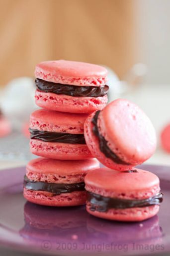 Macarons with chocolate filling | insimoneskitchen.com