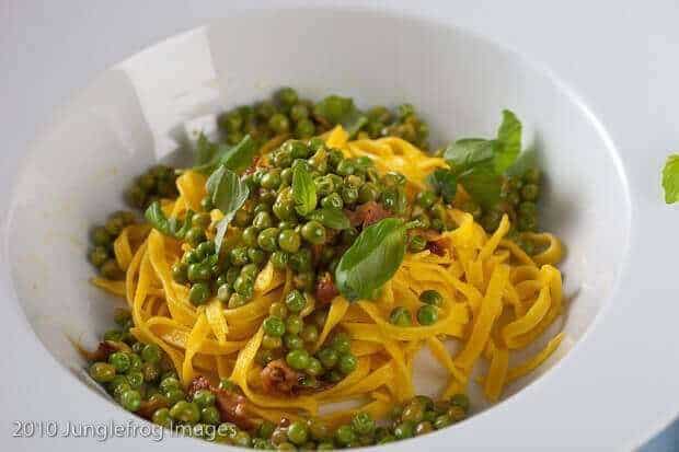 Tagliatelle with saffron and peas