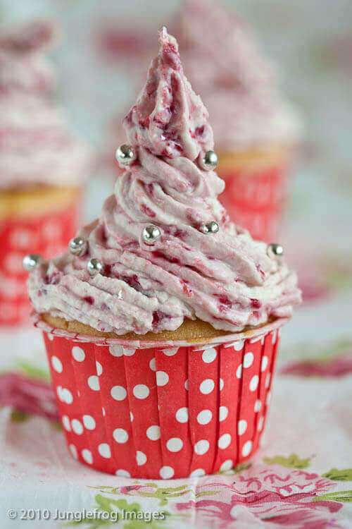 Cupcake with mascarpone topping | insimoneskitchen.com