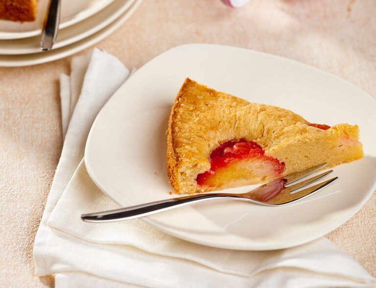 Plum brioche cake