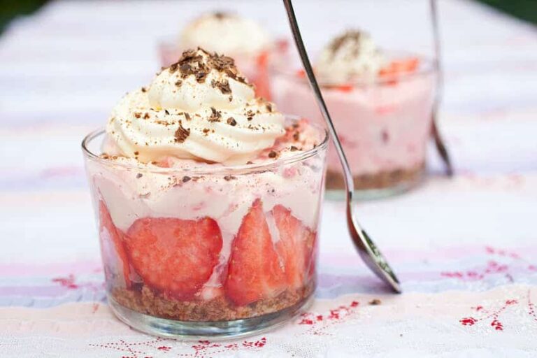 Strawberry mascarpone cream