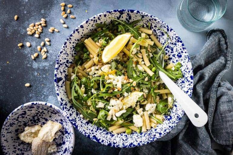 Vegetarian pasta with goat cheese