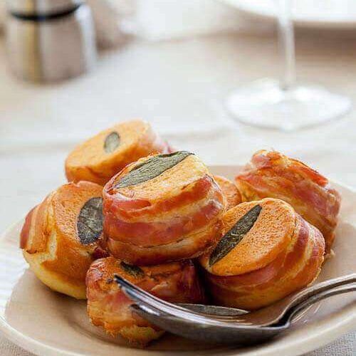 Corn cakes with prosciutto
