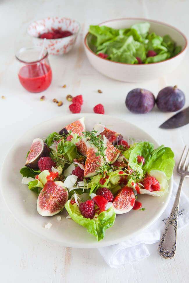 fresh fig salad with goatcheese and raspberry dressing | insimoneskitchen.com