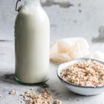 Making your own almond milk | insimoneskitchen.com