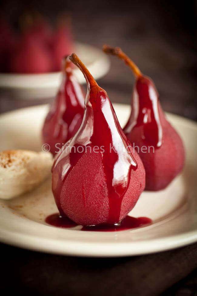 Slow cooker poached pears in red wine sauce