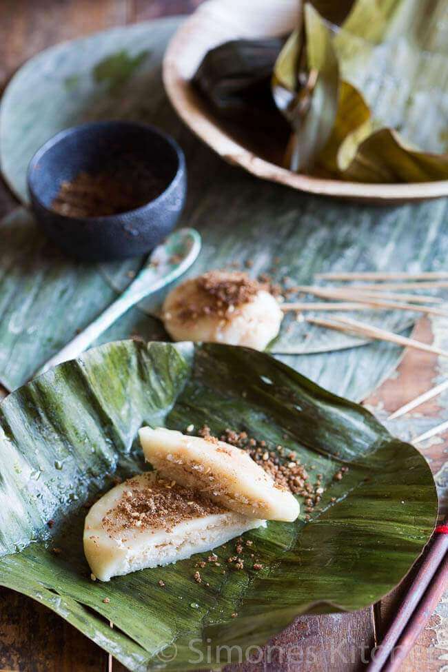 Steamed rice cakes with coconut filling | insimoneskitchen.com