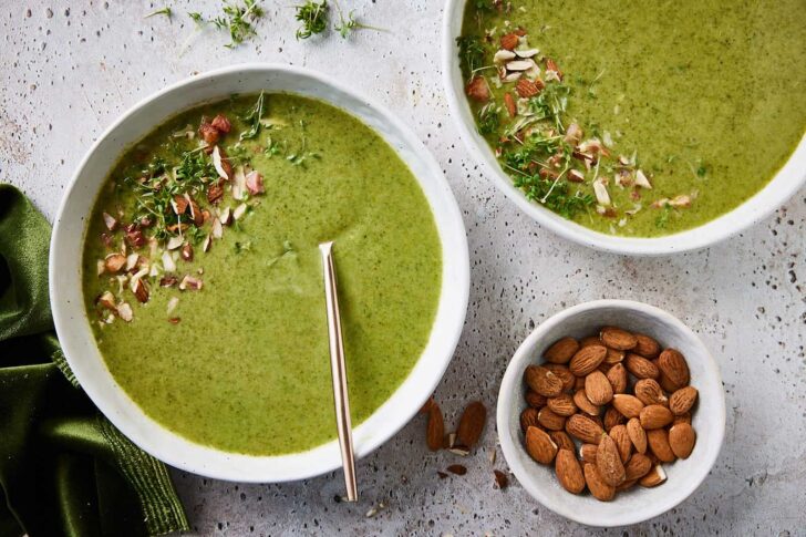 Broccoli soup with spinach