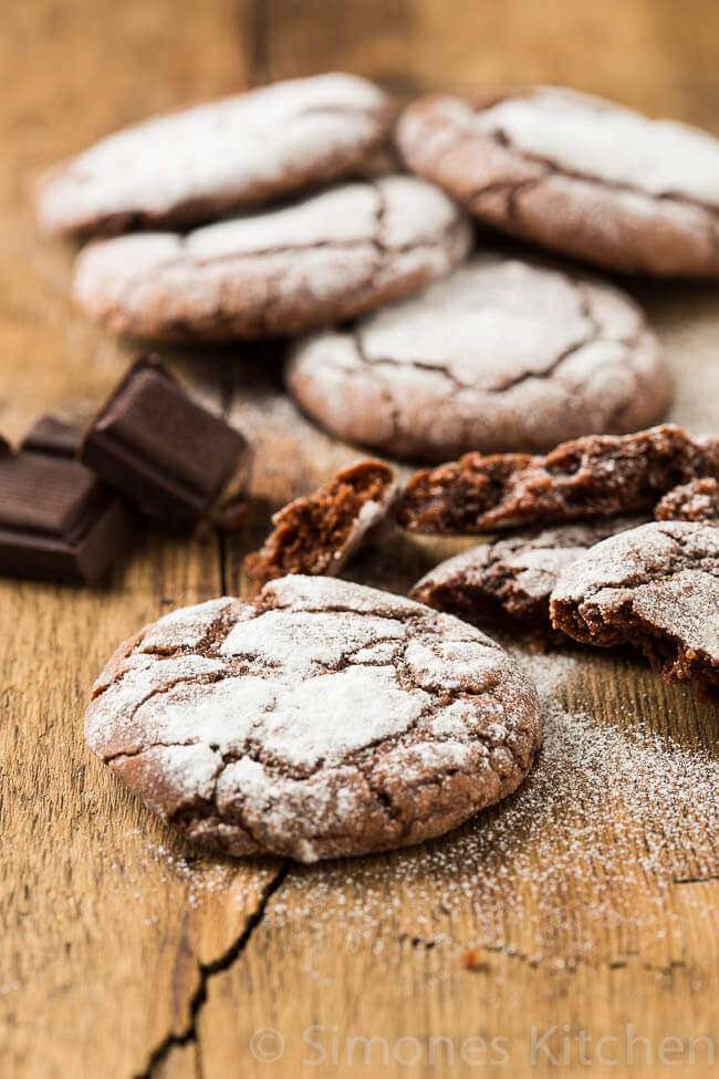 Chocolate crinkle cookies | insimoneskitchen.com