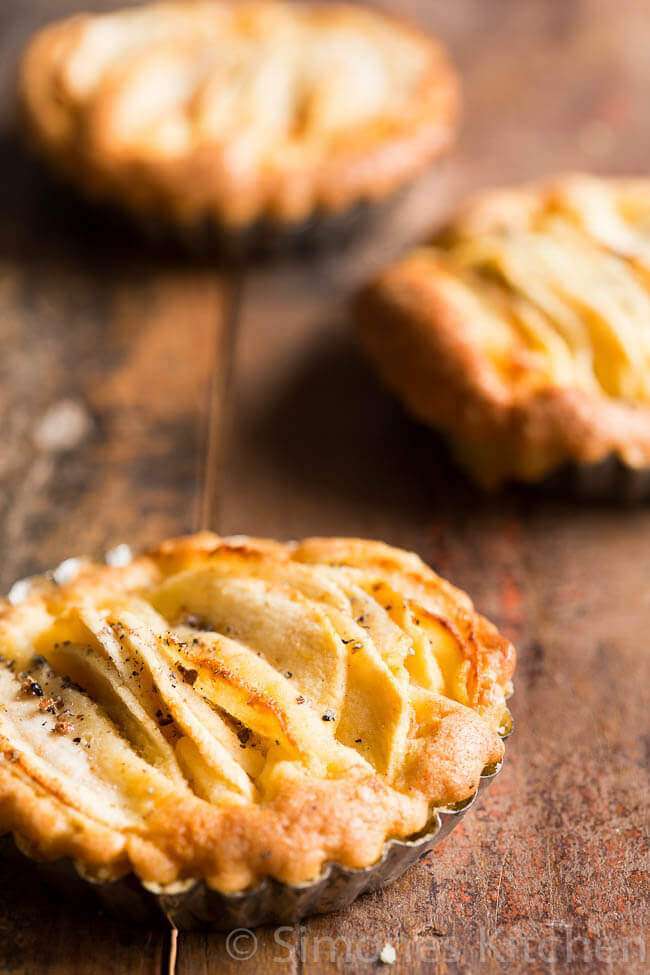 Delicious apple pies with cardamom