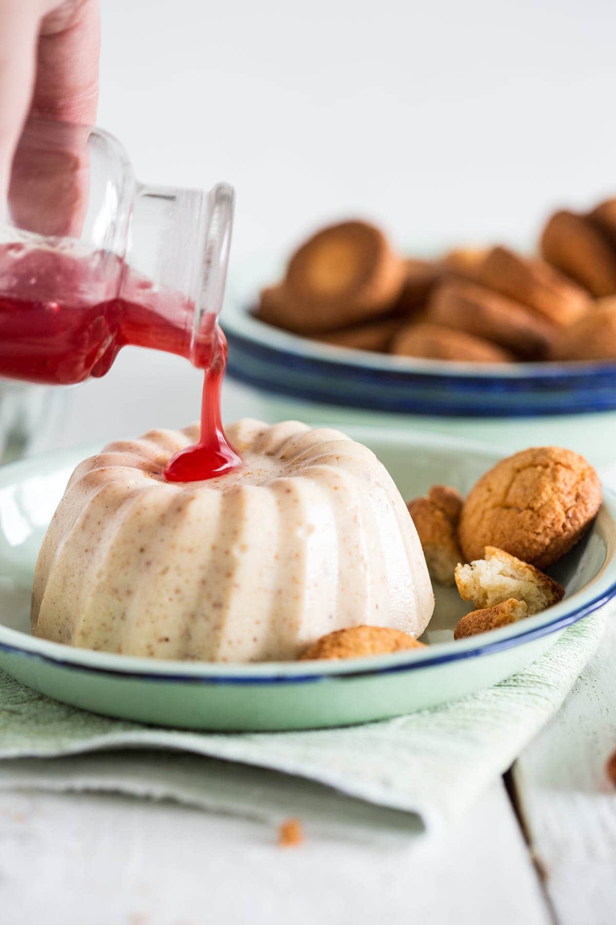 Dutch macaroon pudding