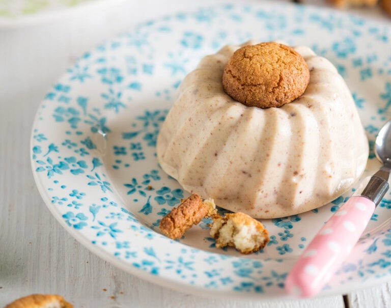 Dutch macaroon pudding