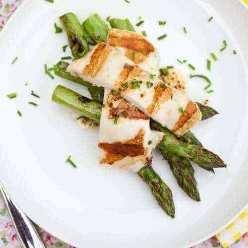 Asparagus with grilled halloumi