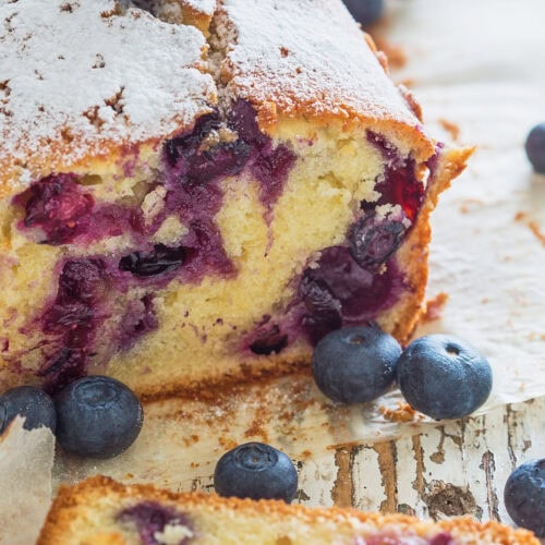 Blueberry and yogurt cake