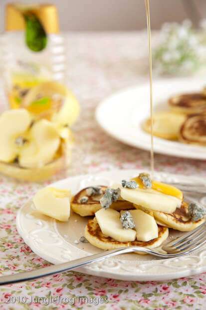 Blinis with apple and blue cheese | insimoneskitchen.com