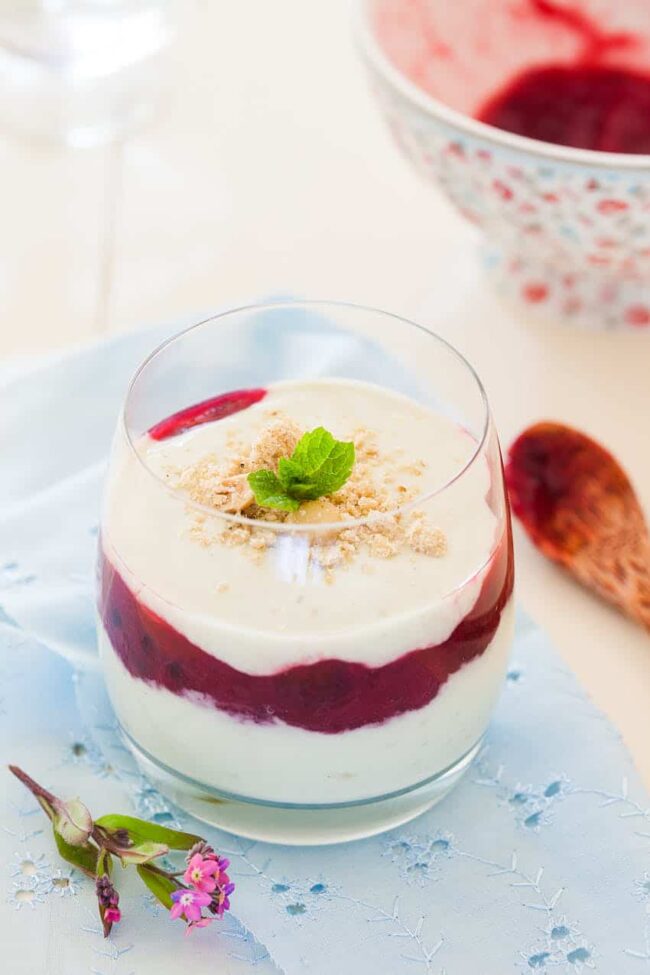 Matcha yogurt with rhubarb and blackberries