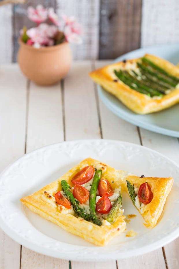 Easy puff pastry bites with boursin and asparagus