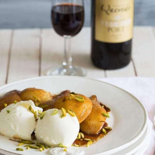 Roasted pears with vanilla ice cream
