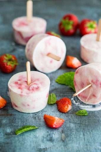 Yoghurt strawberry and raspberry popsicles
