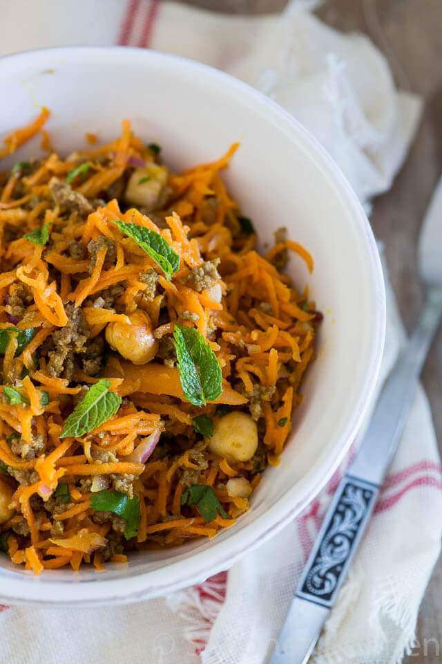 Whole30 approved carrot salad with hazelnuts | insimoneskitchen.com