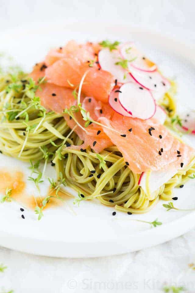 Green tea noodles with smoked salmon