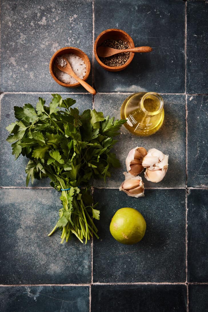 Ingredients for making parsley oil