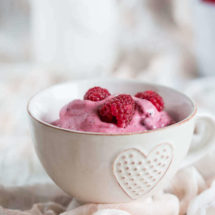 Quick yogurt berry icecream | insimoneskitchen.com