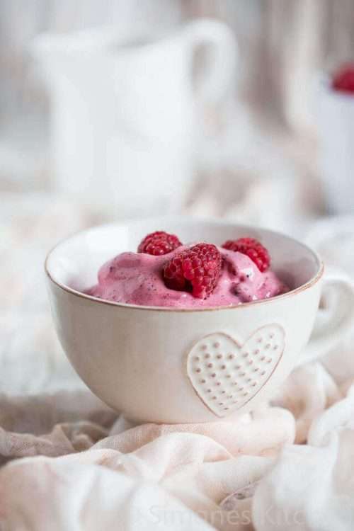 Quick yogurt berry icecream | insimoneskitchen.com