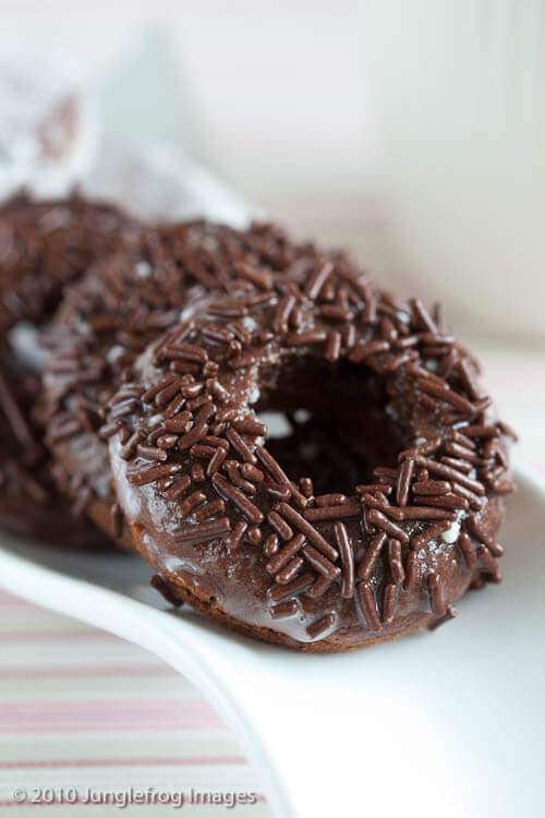 Bake chocolate doughnuts | insimoneskitchen.com