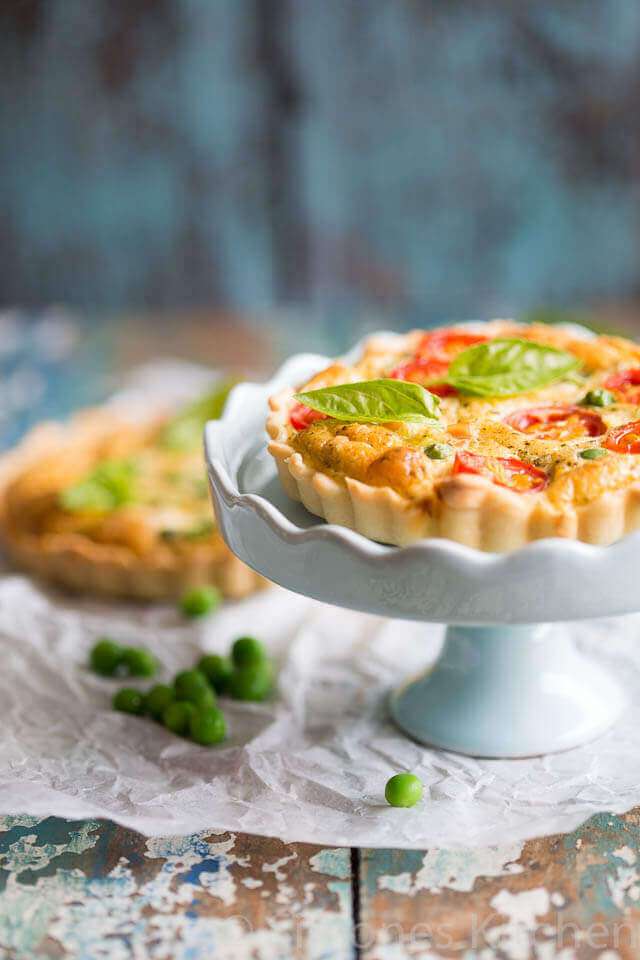 Savory tarts with peas and tomatoes| insimoneskitchen.com