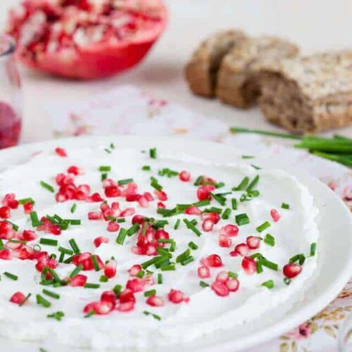 Romige geitenkaas met granaatappel | insimoneskitchen.com