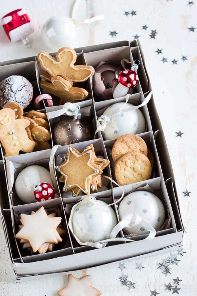 Christmas cookies in bauble box | insimoneskitchen.com