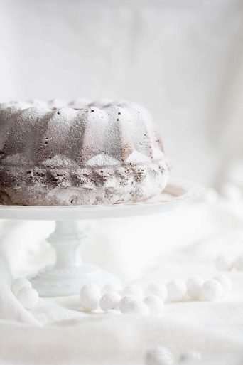 Bundt cake with roasted marzipan | iinsimoneskitchen.com