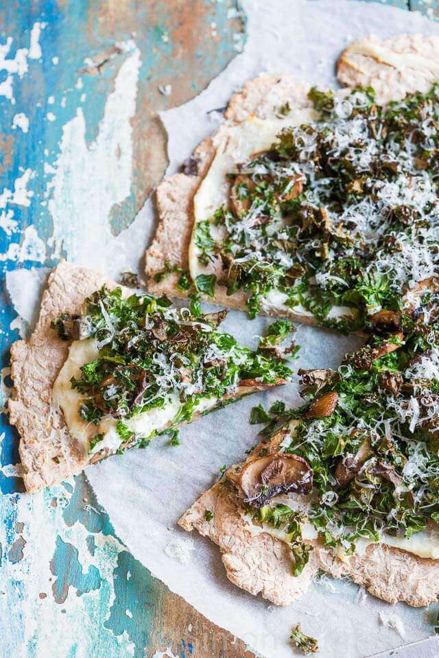 Kale pizza | insimoneskitchen.com #pizza #healthy #kale