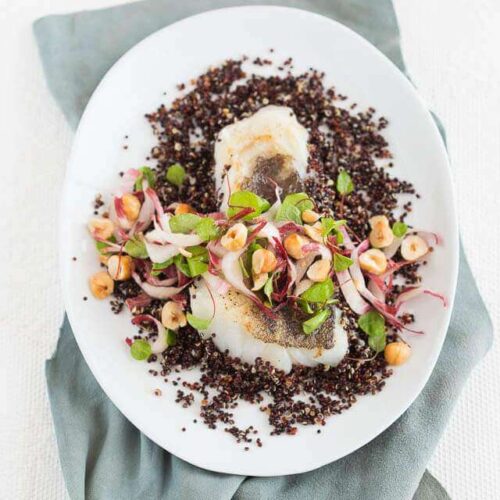 Salade met zwarte quinoa en kabeljauw | insimoneskitchen.com
