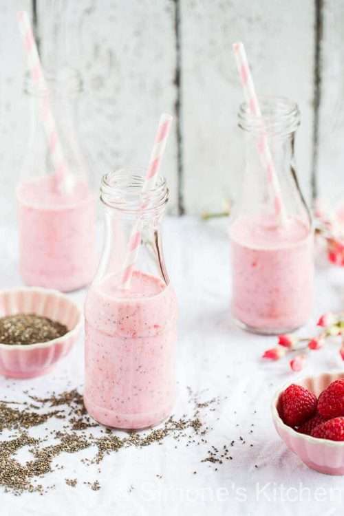 Smoothie with raspberries, cranberry juice and chia | insimoneskitchen.com